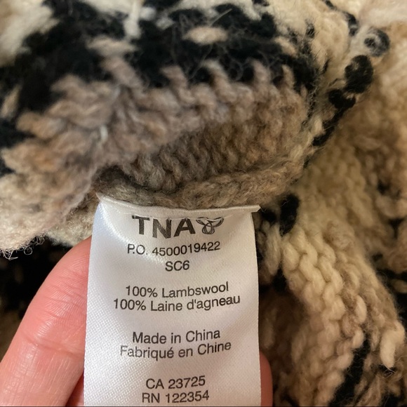 ARITZIA TNA Sea To Sky Lambs Wool Cowichan Knit Logo Sweater Jacket Size M - Picture 5 of 8